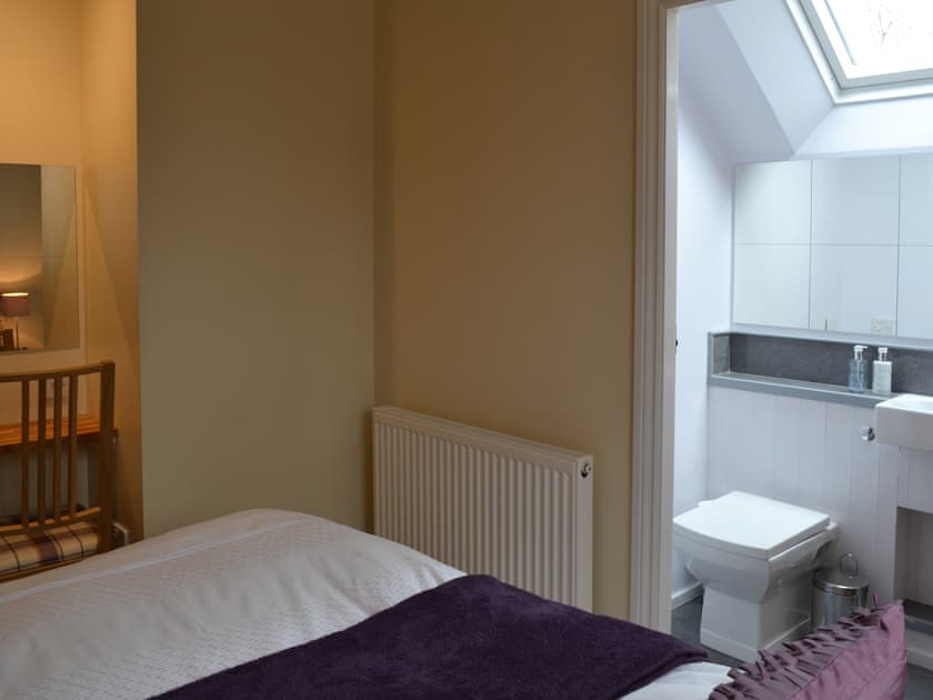 Single bedroom with en-suite | Holly Cottage, Longhoughton, near Alnwick
