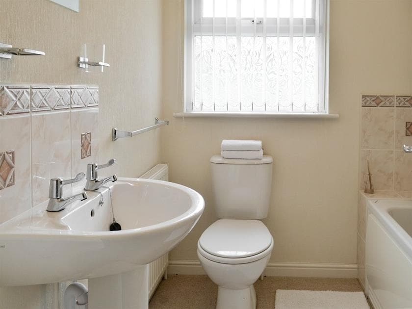 Light and airy bathroom | Acacia - Thornbury Holiday Park, Woodacott, near Holsworthy
