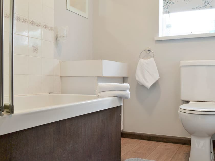 Family bathroom with shower over bath | Walnut - Thornbury Holiday Park, Woodacott, near Holsworthy