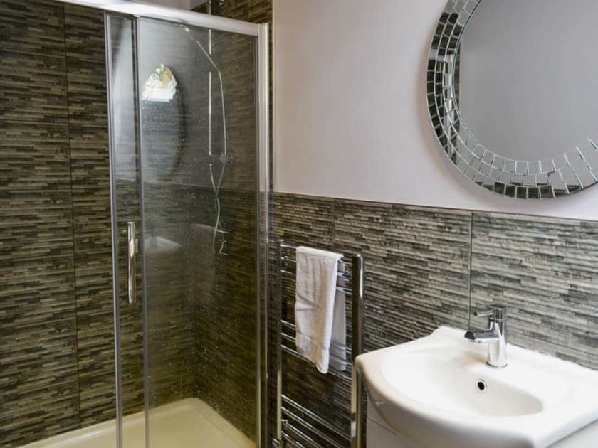 En-suite with shower cubicle | The Old Classroom, St Neot, near Liskeard