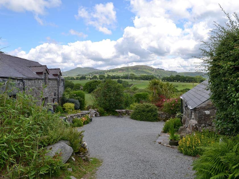 The Granary - Tyddyn Iolyn, near Criccieth