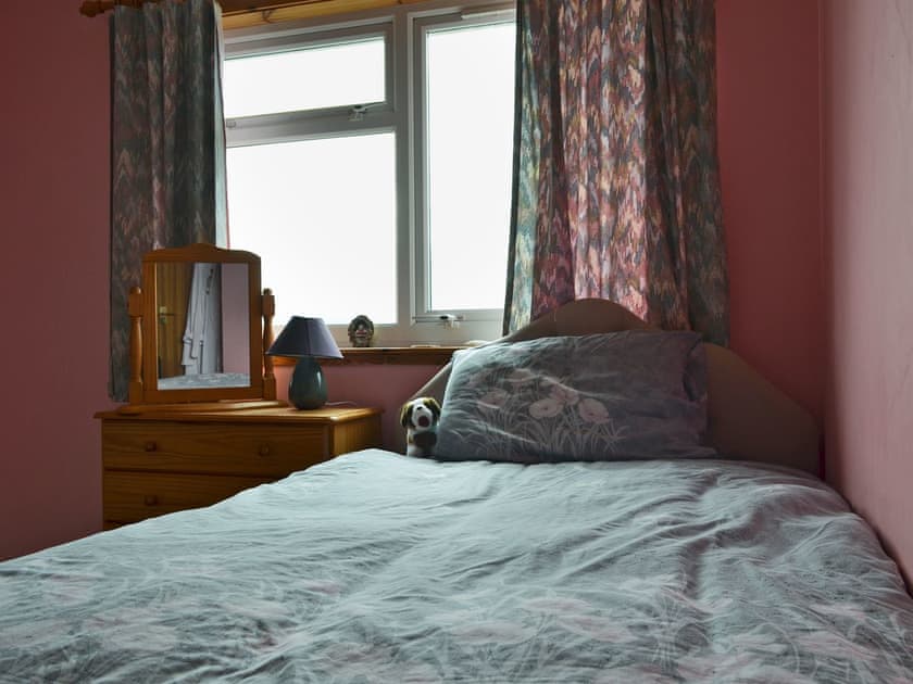 Cosy twin bedroom | Bute Cottage, Daliburgh, South Uist