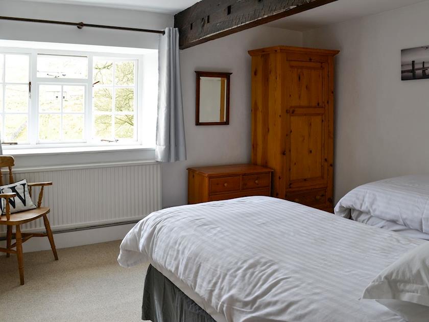 Twin bedroom | East House Farm - East House Farm and Wood’s Barn, Beckermonds, near Kettlewell