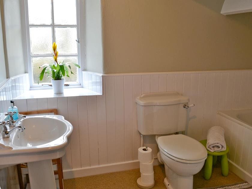 Bathroom | East House Farm - East House Farm and Wood’s Barn, Beckermonds, near Kettlewell