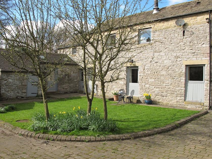 Attractive holiday home | Barn on the Green, Foolow, near Tideswell