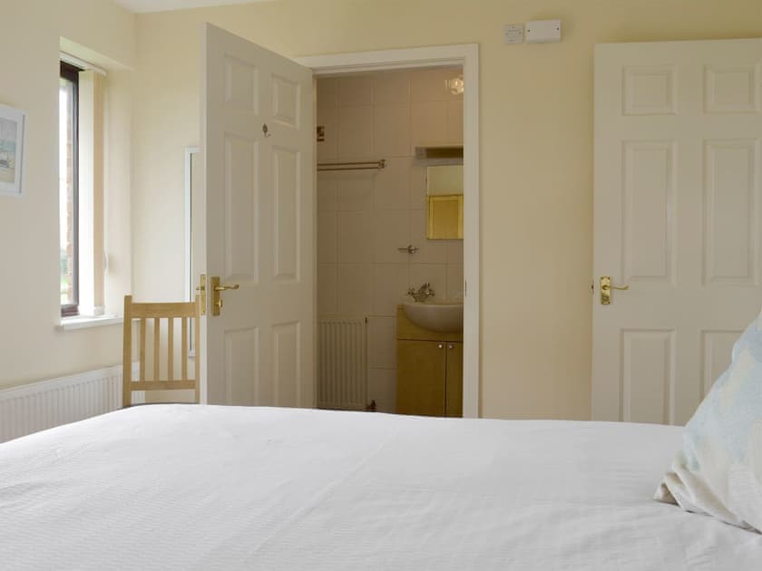 En-suite facilities | Bramley Cottage, Lympsham, near Weston-super-Mare