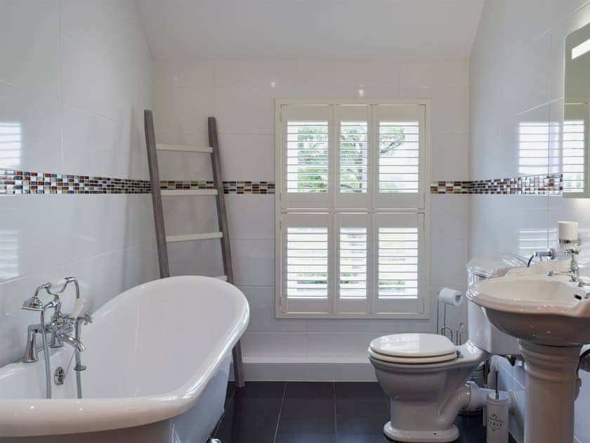 Family bathroom with roll-top bath | Fountain Hill, Eglwyswrw, near Cardigan