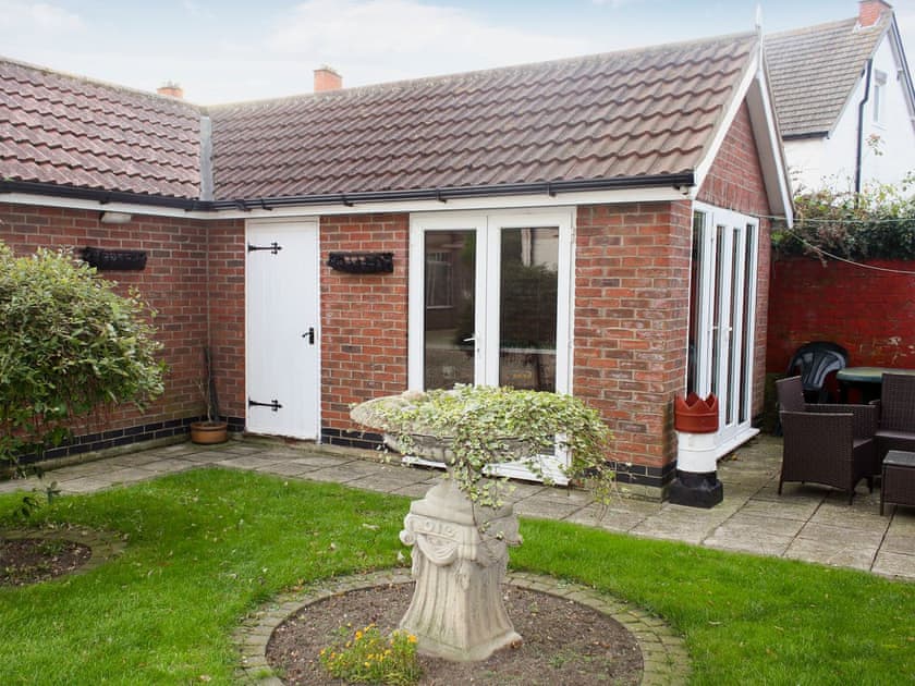 Small lawned garden and furniture | Twenty, Sutton-on-Sea, Mablethorpe