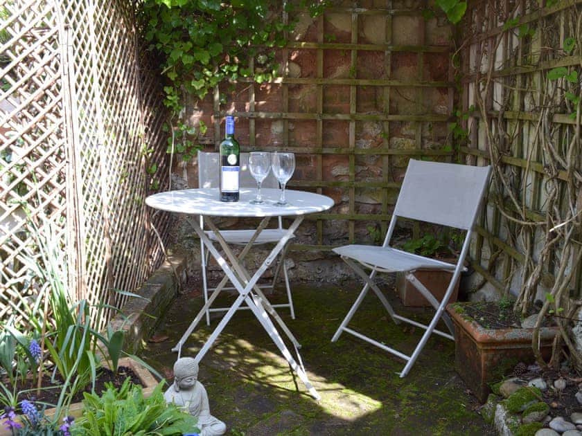 Sitting out area | Blackberry Cottage, Kenton, near Exeter