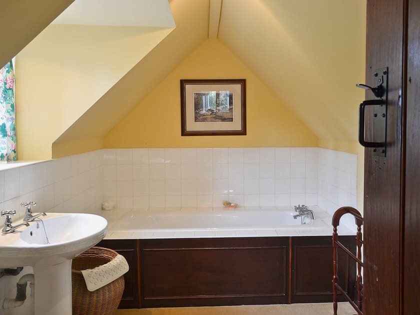 Bathroom | Mill Cottage, Cradley, Malvern