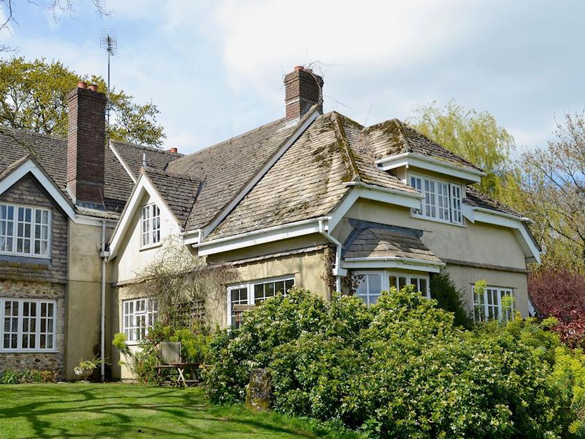 Beautiful ground floor apartment set in 13 acres of pretty gardens | Burrow Farm Garden Retreat - Valley View - Burrow Farm Gardens Retreat, Dalwood, near Axminster