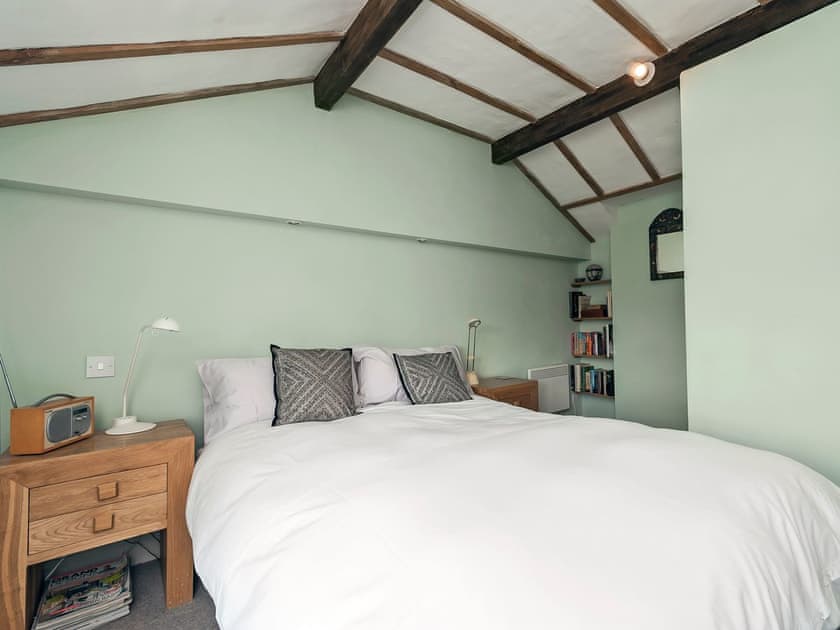 Comfortable double bedroom with beams | The High Street, Orford, near Aldeburgh