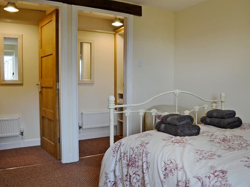 Charming double bedroom | Oak House - Cysgod Y Coed Cottages, Llanrhaeadr, near Denbigh