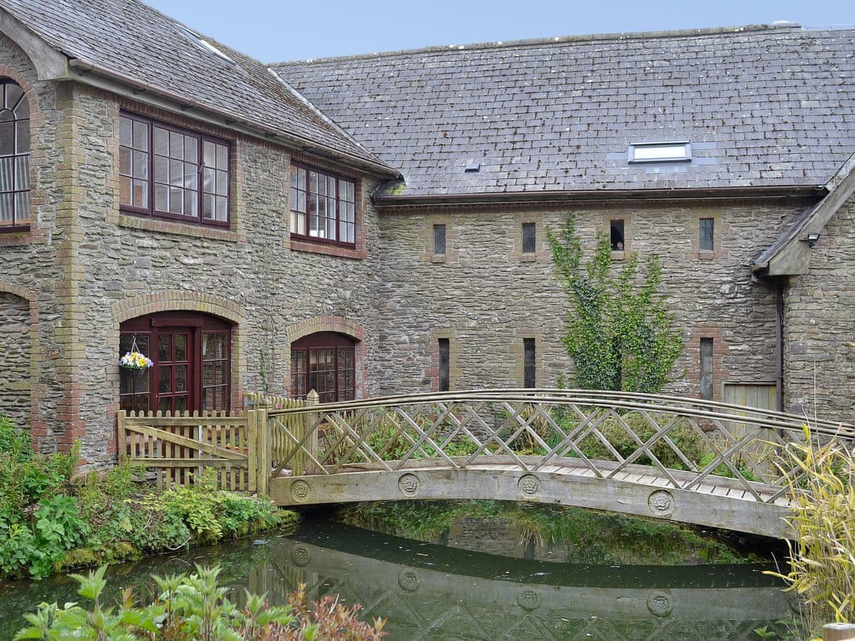 Lower North Radworthy Cottages - Bridge House