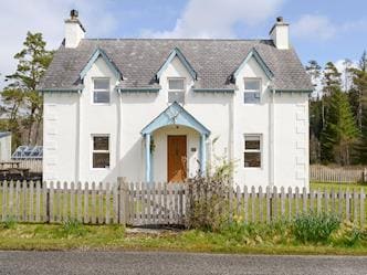 Glenrossal Cottages - Keeper’s House, Rosehall, near Lairg, Northern Highlands