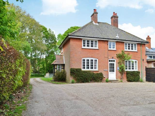 Hall Cottage Ref Ukc1932 In Gresham Near Sheringham Norfolk