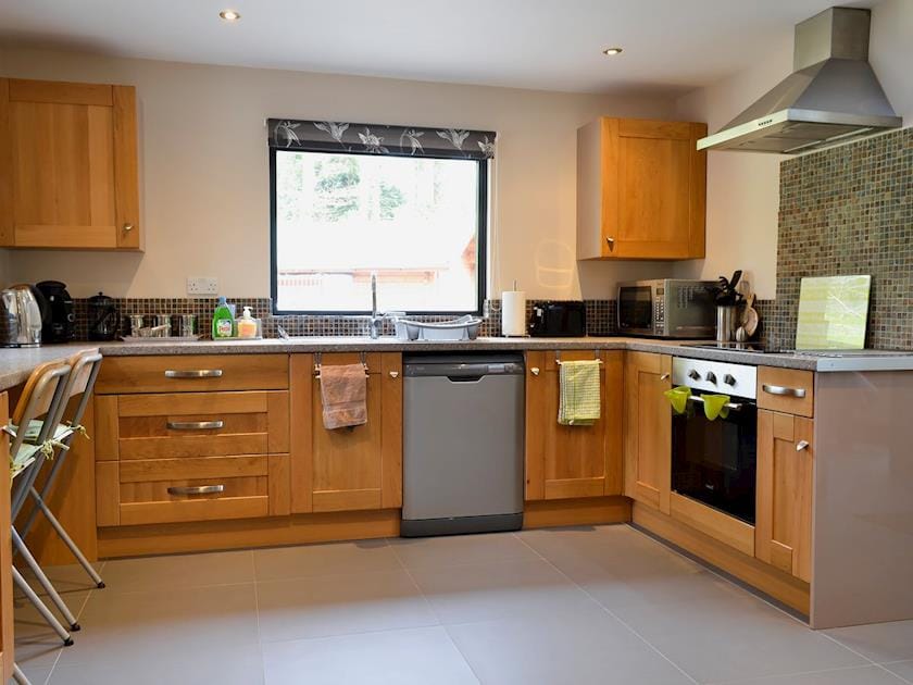 Kitchen and breakfast bar | Glan-y-Gors, Beddgelert