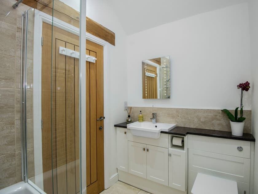 Well presented bathroom | The Stables, Aisby, near Grantham