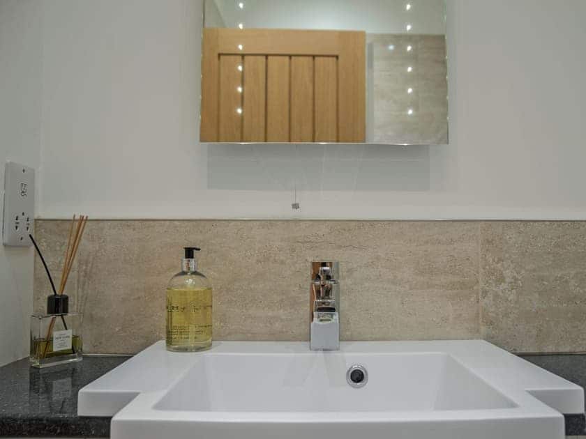 Well presented bathroom | The Stables, Aisby, near Grantham