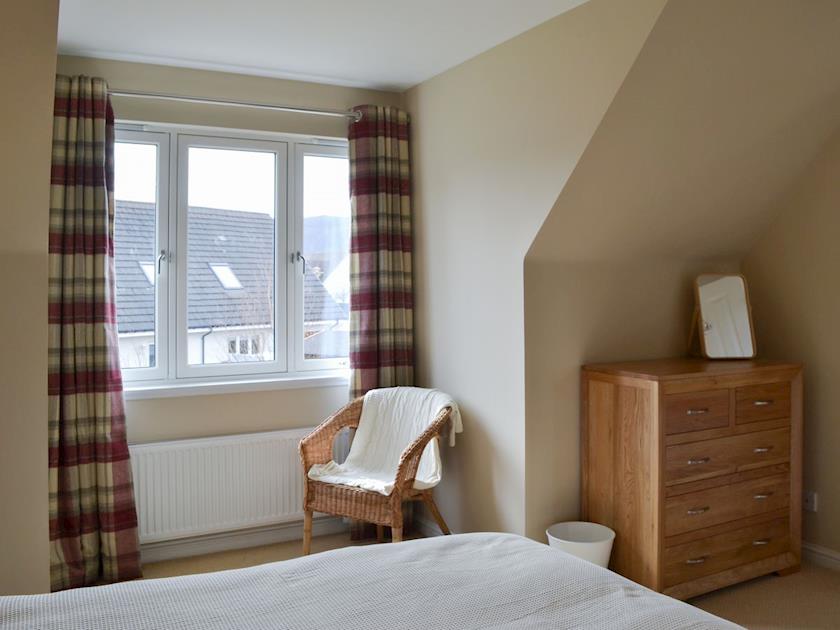 Kingsize bed and en-suite shower room | Stags Neuk, Aviemore