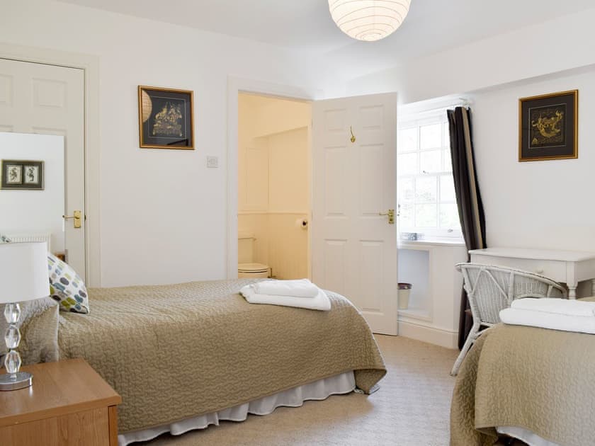 Large twin bedroom | The Stables, Pitcairlie, near St Andrews