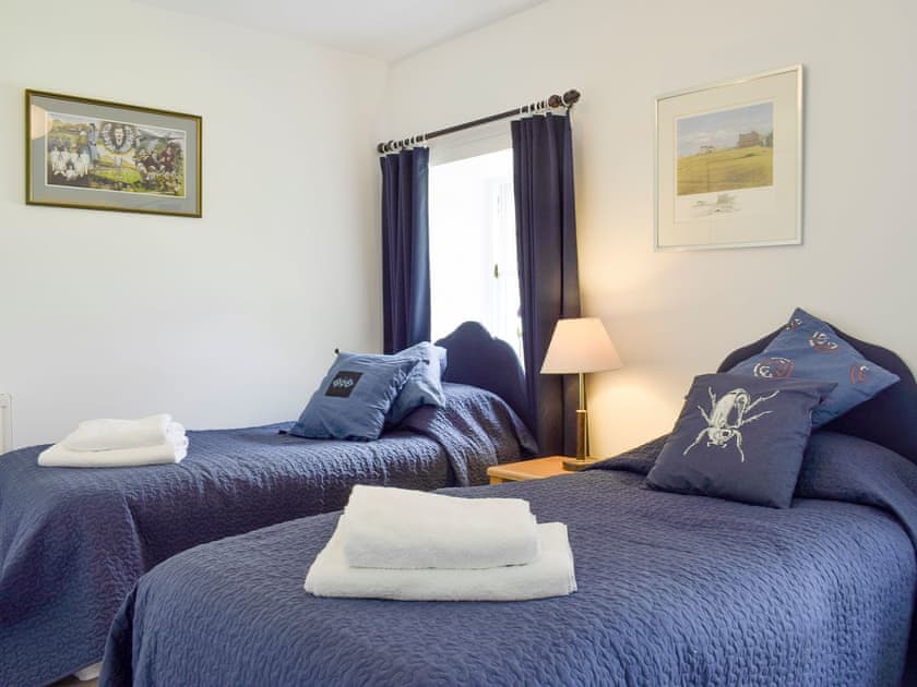Good-sized twin bedroom | The Stables, Pitcairlie, near St Andrews