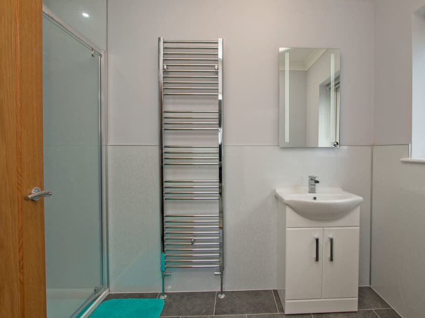 En-suite with shower cubicle  | Quarter Acre House - Dinduff Lodge and Quarter Acre House, Low Dinduff, near Stranraer