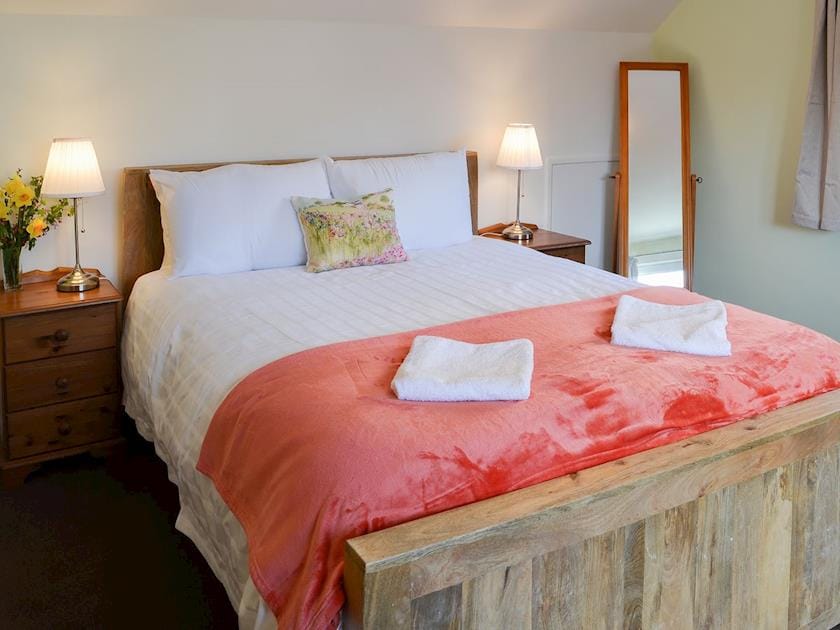 Welcoming double bedroom | Harbour View, Oban