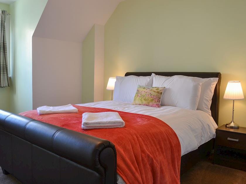 Double bedroom with leather bed | Harbour View, Oban