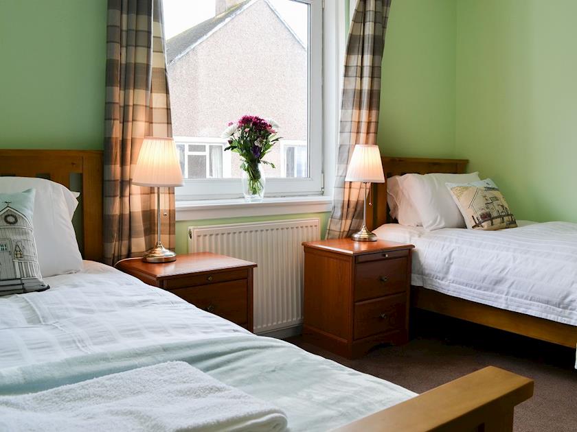 Cosy twin bedded room | Harbour View, Oban