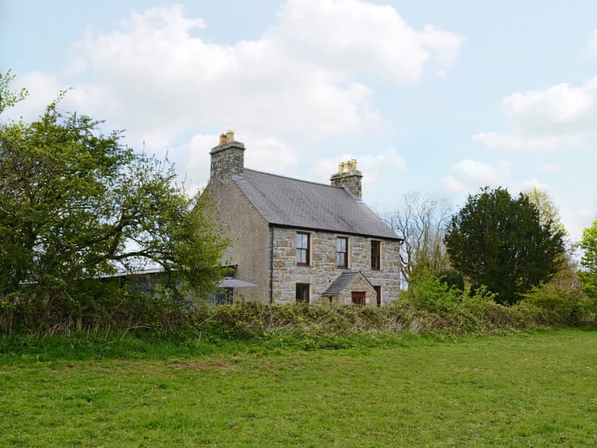 Traditional detached, stone farmhouse  | Bettws y Gwynt, Llanbedrgoch, near Benllech