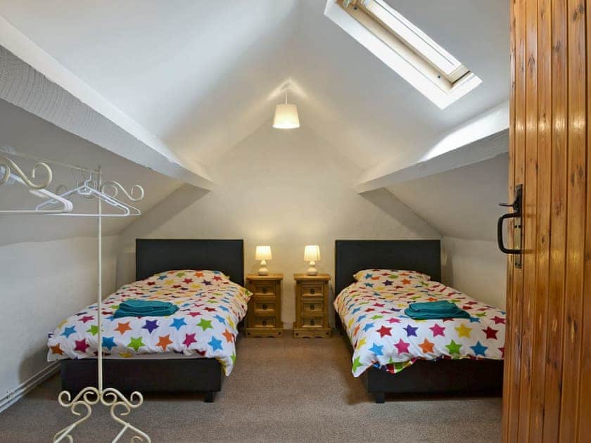 Comfortable twin bedroom | Bettws y Gwynt, Llanbedrgoch, near Benllech