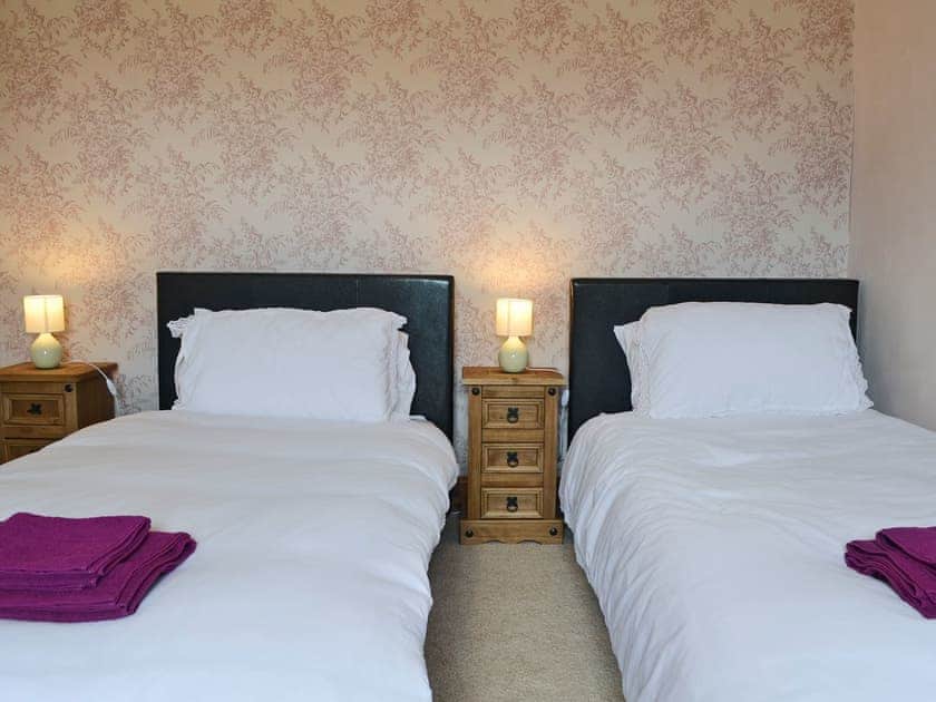 Cosy twin bedroom | Bettws y Gwynt, Llanbedrgoch, near Benllech