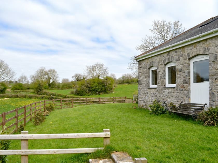 Lawned garden | Hersedd Barns, Hendra, near Mold