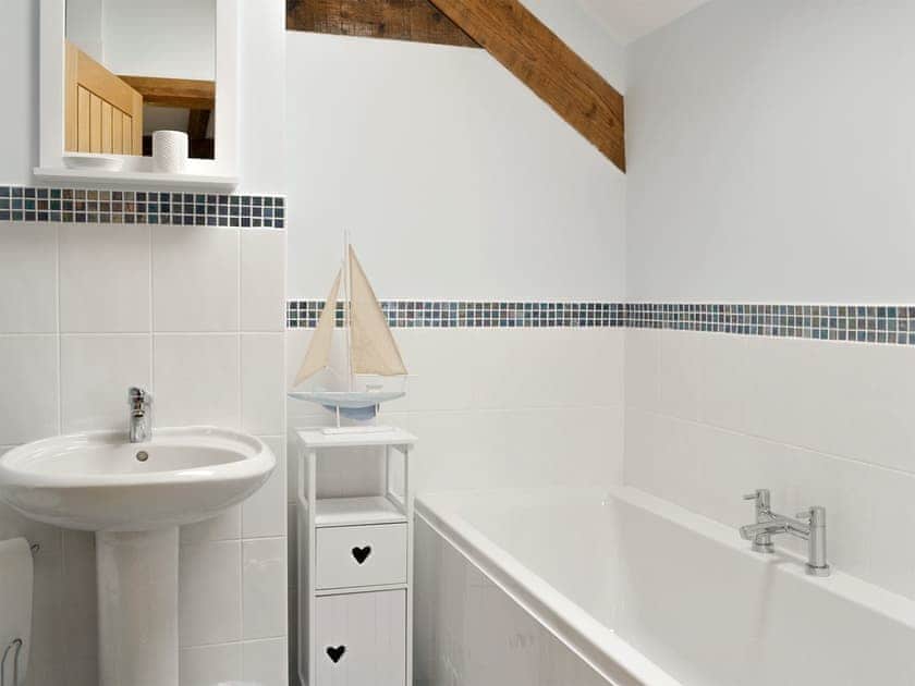 En-suite bathroom | Llofft Storws - Bronallt Barns, Llanynghenedl, near Holyhead