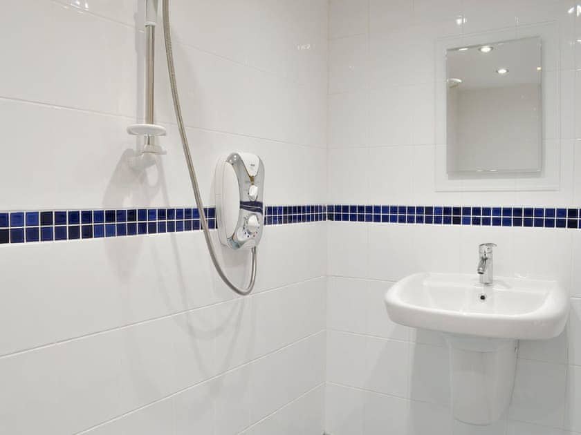 En-suite wet-room | Llofft Storws - Bronallt Barns, Llanynghenedl, near Holyhead