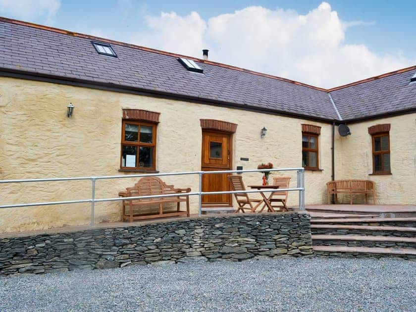Appealing single storey holiday home | Yr Hen Feudy - Bronallt Barns, Llanynghenedl, near Holyhead
