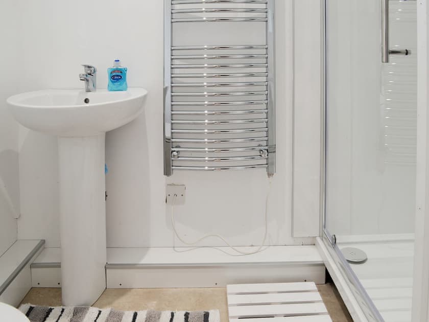 En-suite | Hives - At Berridon Lodges, Bradworthy, near Holsworthy