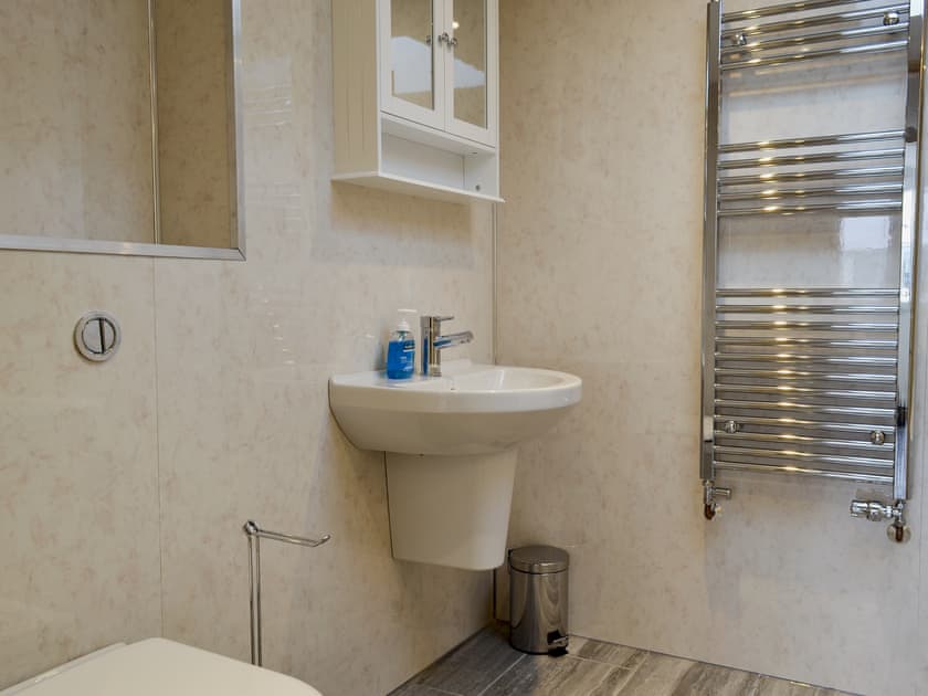 Modern bathroom with bath and shower cubicle | Booth Farm Cottage - Booth Farm, Buxton