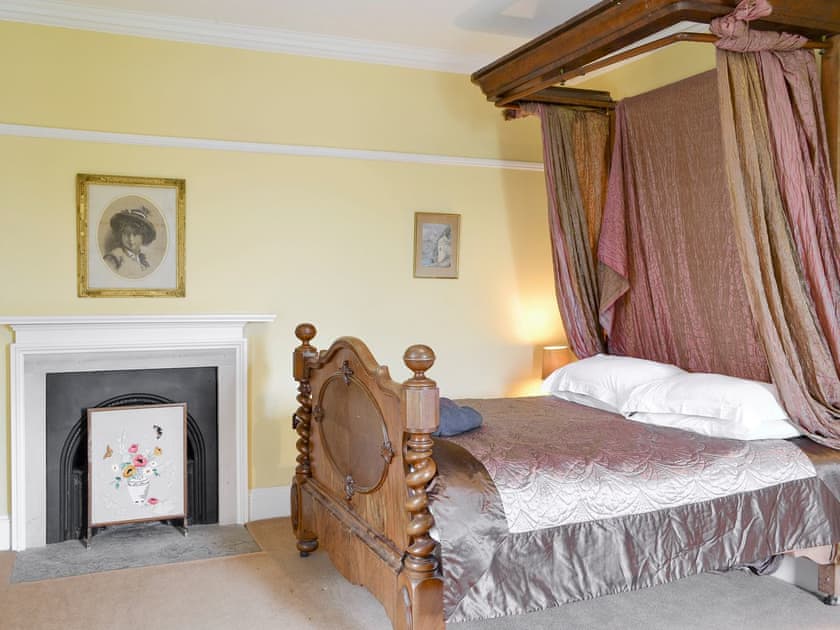Sumptuous double bedroom | Lochside Garden House - Lochside, Town Yetholm, near Kelso