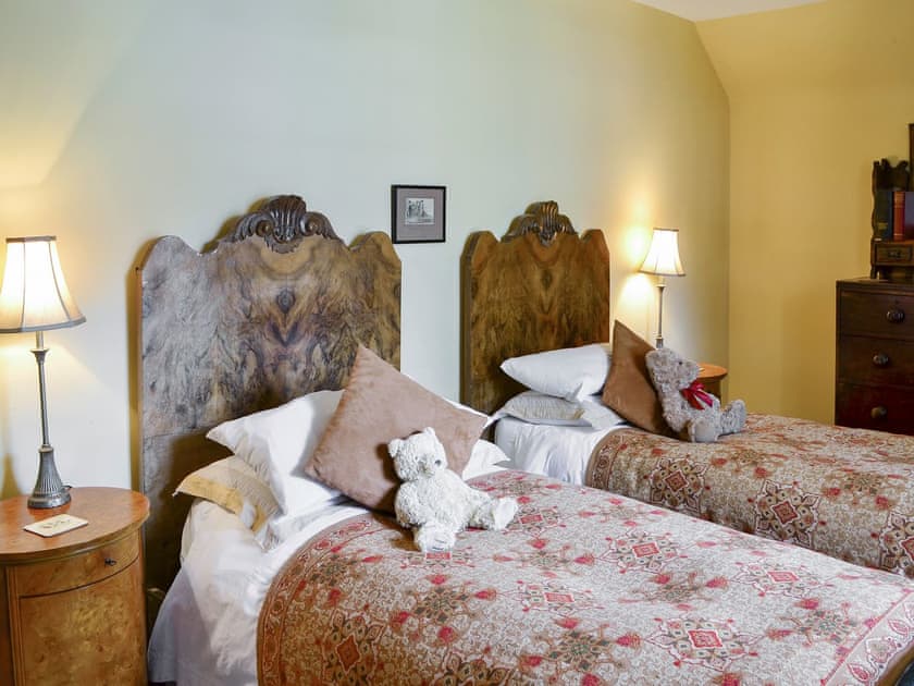Good sized twin bedroom | Lochside Garden House - Lochside, Town Yetholm, near Kelso