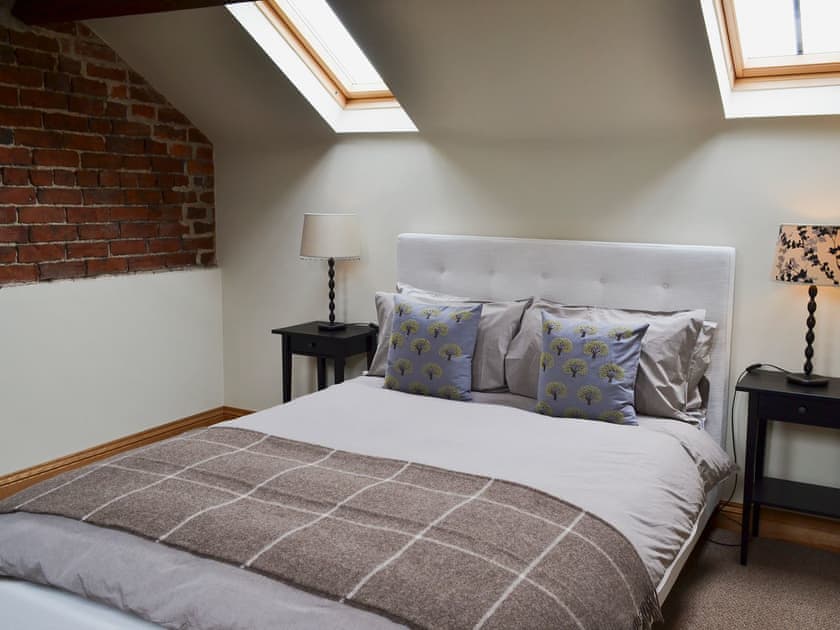 Stylish double bedroom with kingsize bed | Mullins Cottage - Lebberston Carr Farm, Lebberston, near Filey