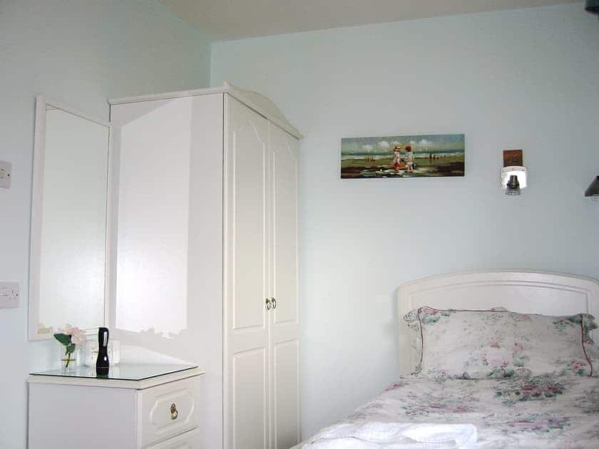 Twin bedroom | Chestnut Cottage - Prestfield Grange, Old Brampton, near Chesterfield