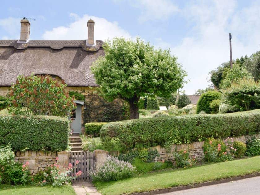 Lovely traditional thatched cottage with mature garden | Rose Cottage, Westington, Chipping Campden