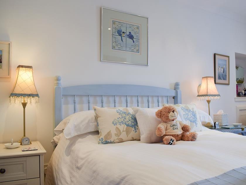 Gorgeous romantic double bedroom | Fidra, Anstruther
