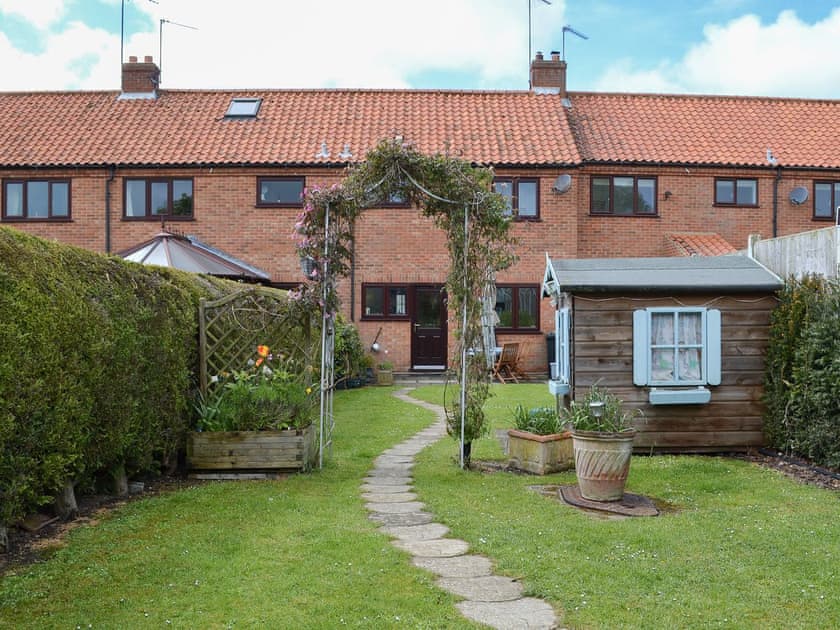 Beautifully laid out rear garden | Ringstead Cottage, Ringstead, near Hunstanton