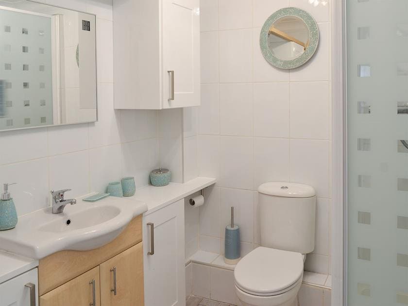 Bathroom | Roland Cottage, Falmouth