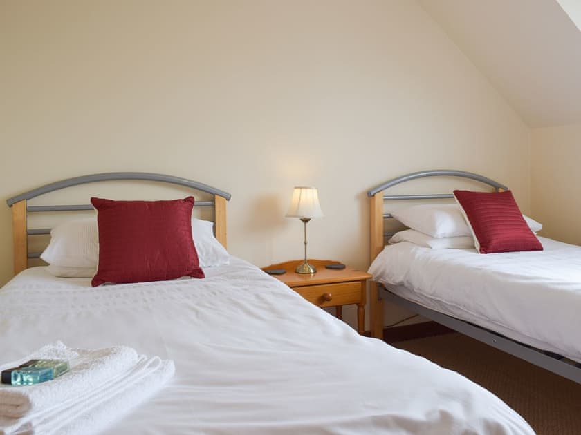 Twin bedroom | Brynymor Cottage, Llangennith, near Swansea