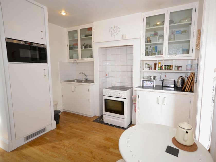 Kitchen | 20 Bellevue Road, Ryde