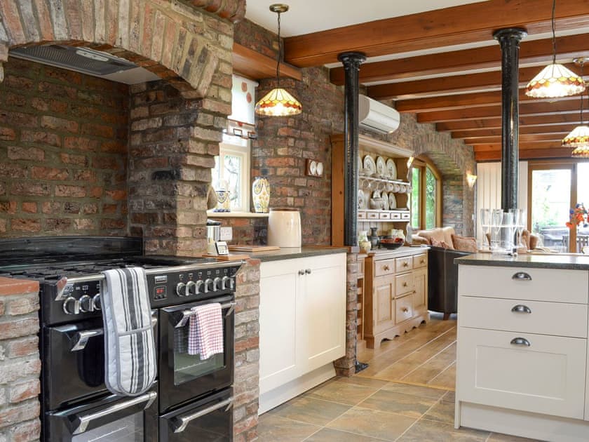 Well-equipped fitted kitchen with range style cooker | Walled Garden Lodge, Camerton, near Hull